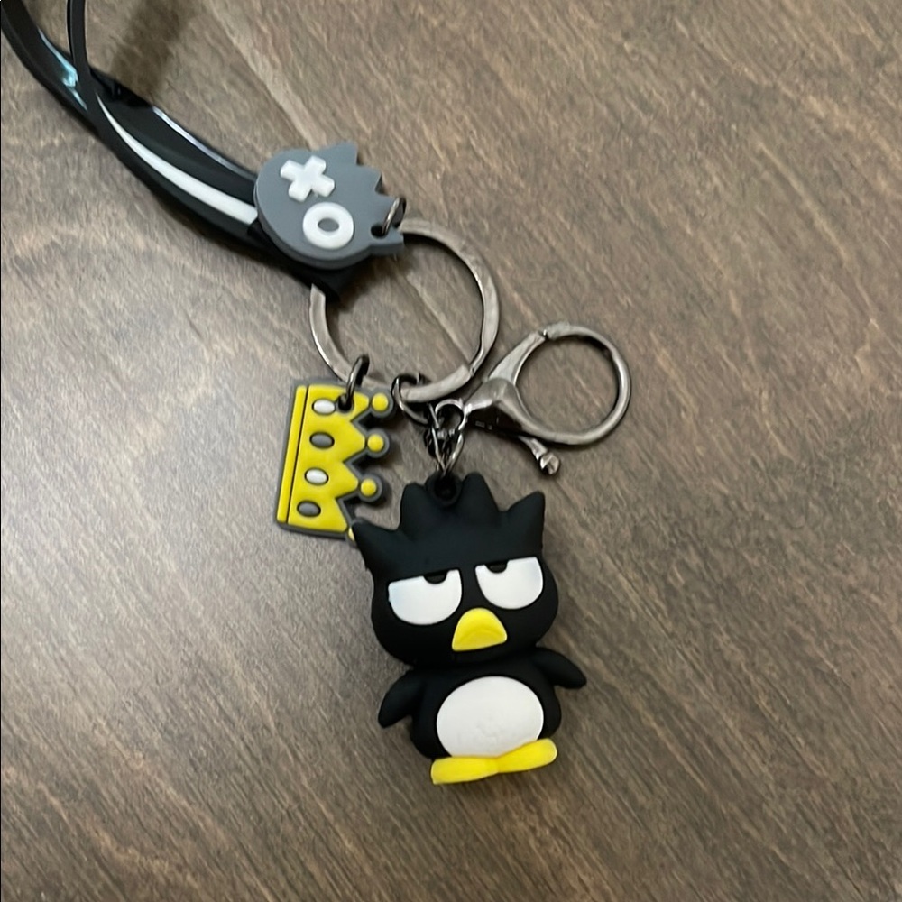 New Black and Yellow Penguin Keychain - Picture 4 of 6
